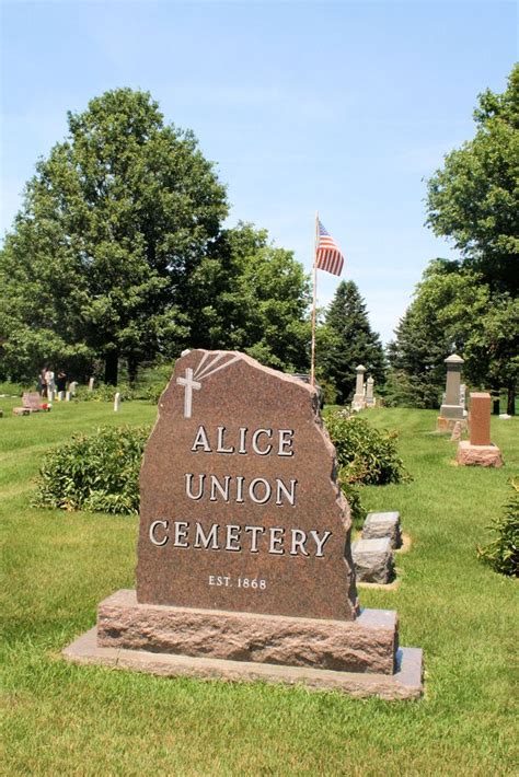 cemeteries found within miles of your location will be saved to your photo volunteer list. cemeteries found within kilometers of your location will be saved to your photo volunteer list. Within 5 miles of your location. Within 5 kilometers of your location. 0 cemeteries found in Woodbury County, Iowa. 0 cemeteries found.